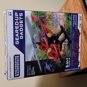 Engineering Mavericks Geared-Up Gadgets Building Set - Red and Black